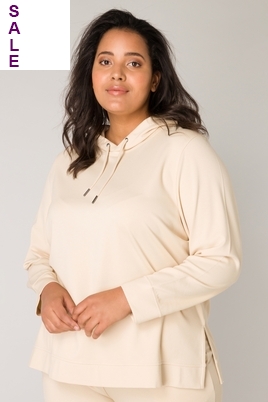 Base Level Curvy sweater Yalisa