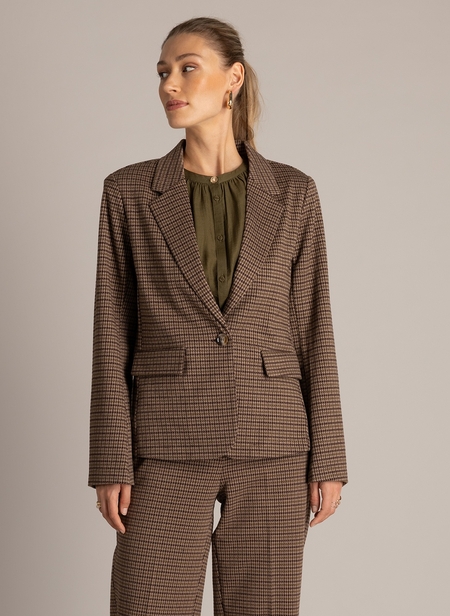 Yest blazer Yberta Essential