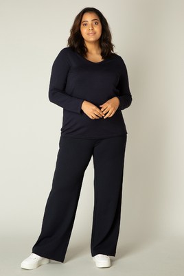 Base Level Curvy trui Anine