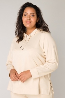 Base Level Curvy sweater Yalisa