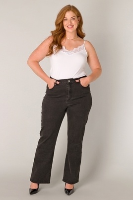 Base Level Curvy singlet Yelina 69 c
