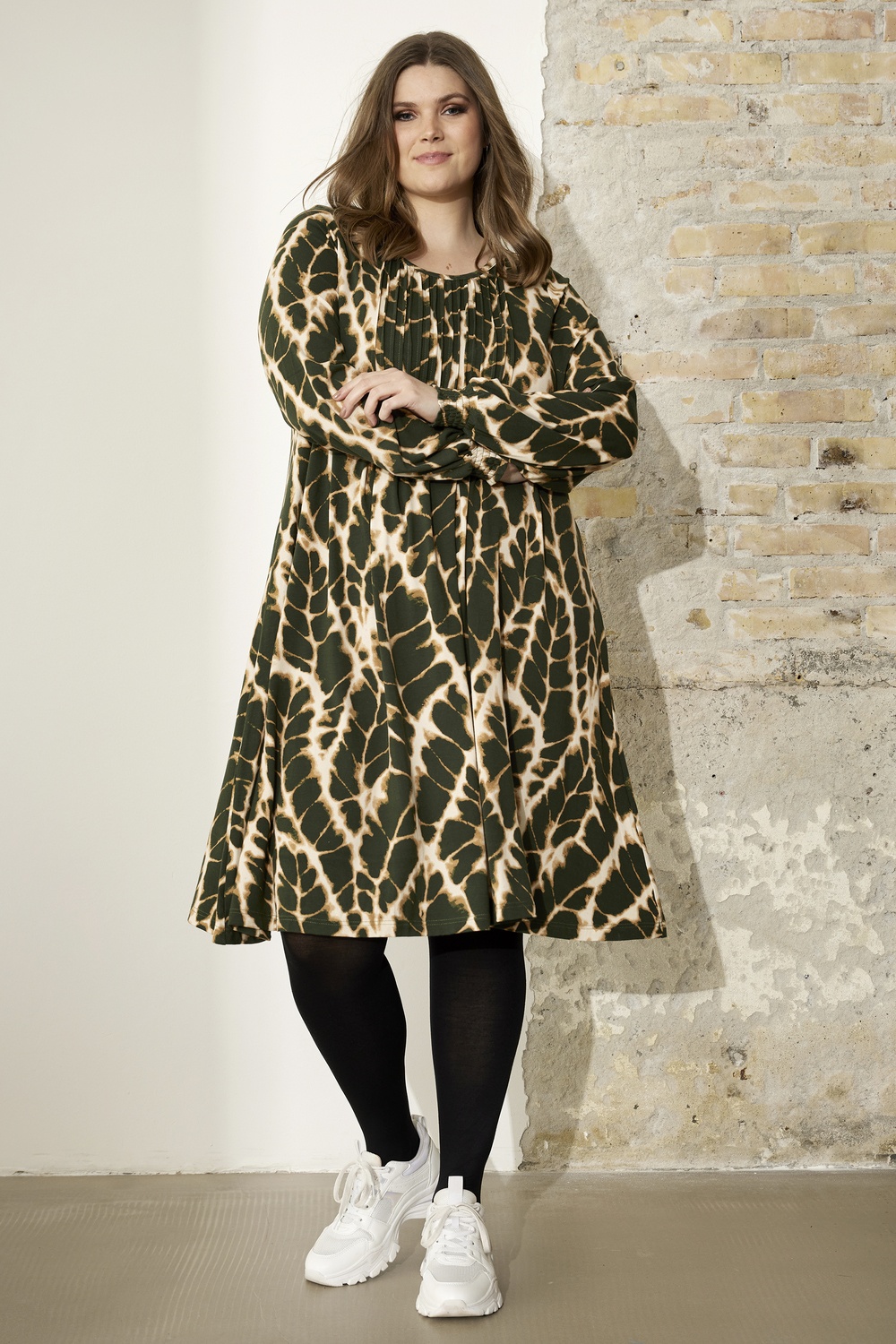 Grote maten damesmode MATELOOS grote maten Designers Clothing ZHENZI jurk Acey plooipas hals